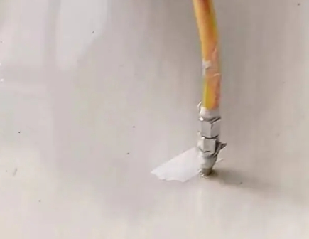 嵊泗瓷砖空鼓维修公司专业解答在瓷砖铺贴过程中，如果使用的砂料过粗（如全部使用了粗砂），可能会导致以下问题